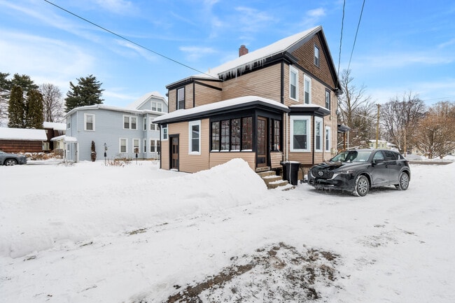 Building Photo - 607 Tulip St