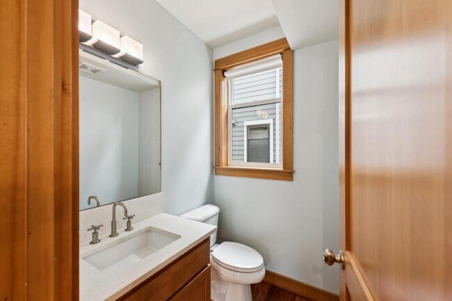 Foto del edificio - 2 bedroom in Seattle WA 98112