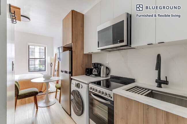 Foto del edificio - 216 E 13th St