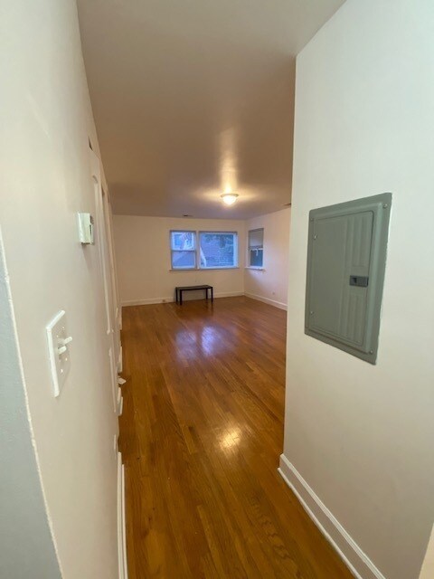 Building Photo - 6022 N Wolcott Ave