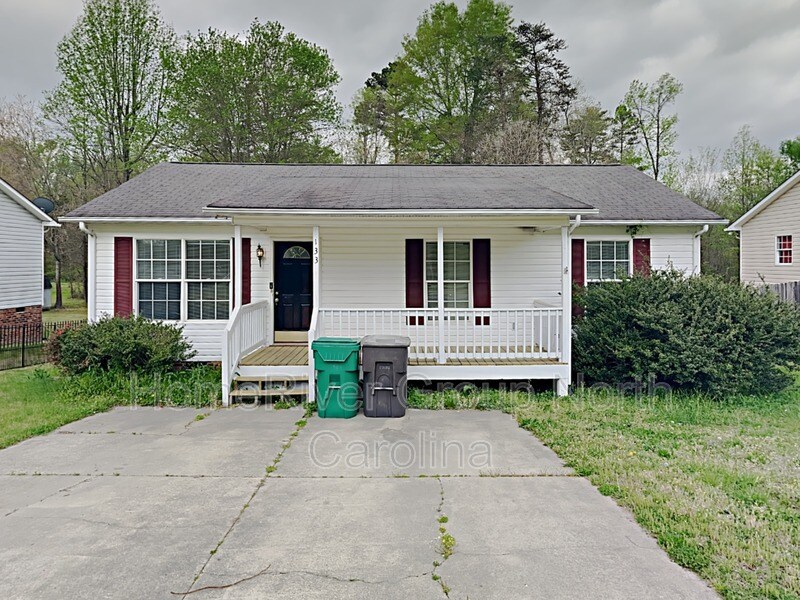 Primary Photo - 133 E Bellevue Dr