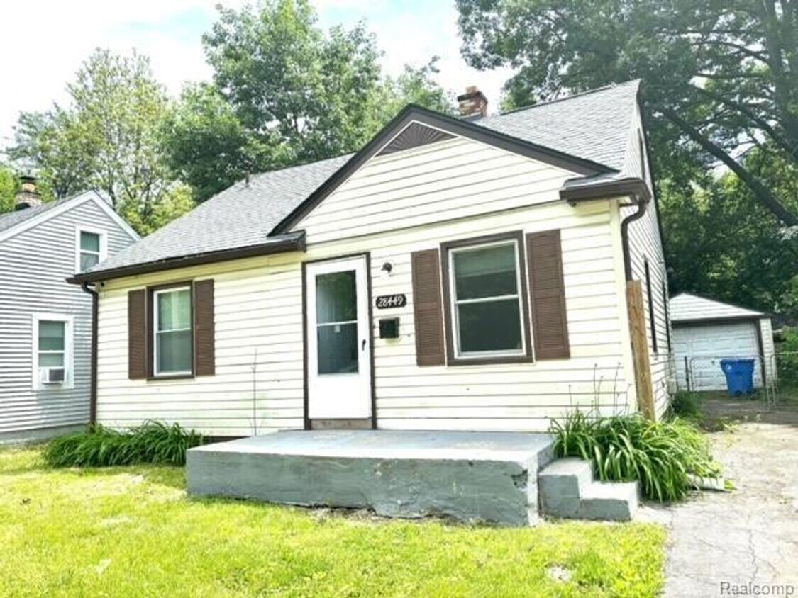 Foto principal - 28449 Glenwood St