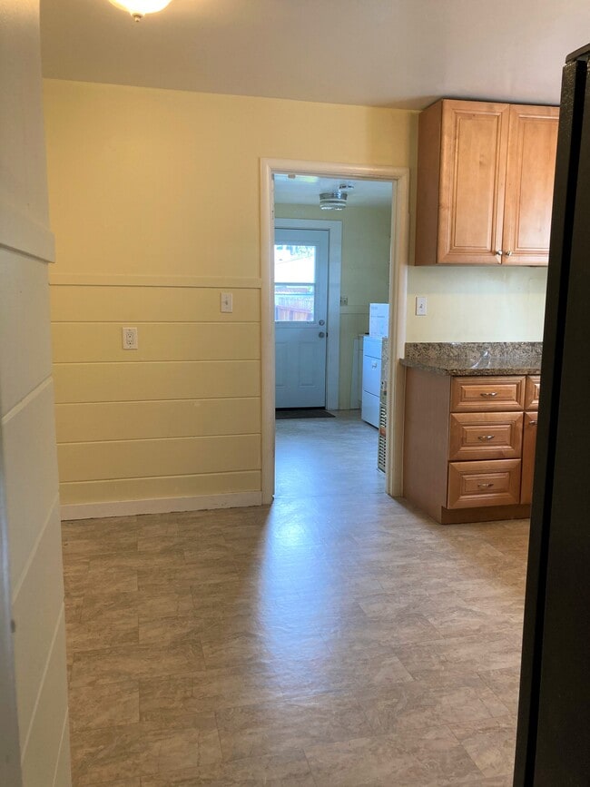Come en la zona de la cocina que da a la despensa. - 5 Lorton Ave
