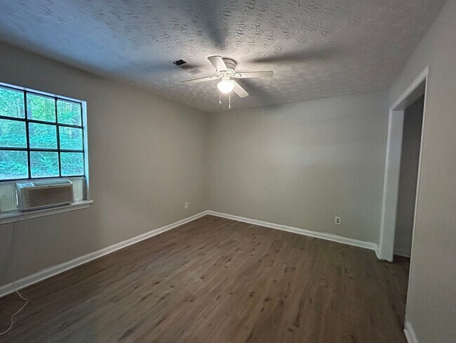 Foto del edificio - **$400 OFF FIRST FULL MONTH OF RENT**105 Meadowbrook Court Unit A - Available Now! Ask how you ca...