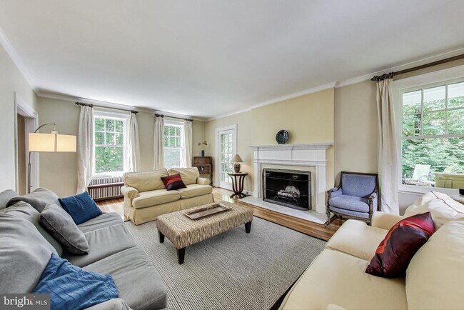 Foto del edificio - 5809 Grosvenor Ln