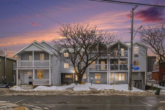 Photo du bâtiment - 237 Loretta Av S