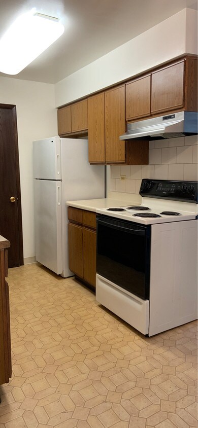 Primary Photo - 1011 Grand Ave