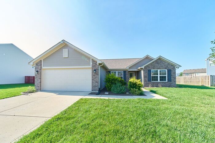 Foto principal - 3 Bedroom 2 Full Bath in Beautiful Avon Ne...