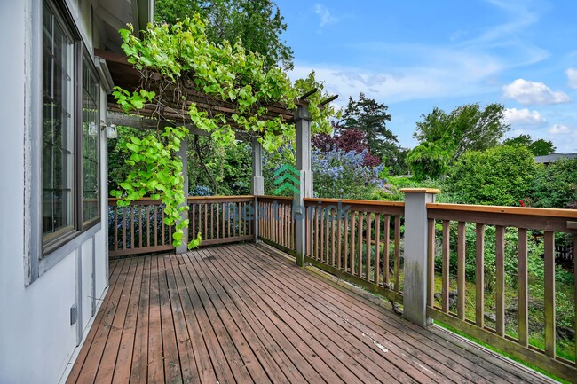 Building Photo - Beautiful home with 4 beds, 3.5 baths for ...