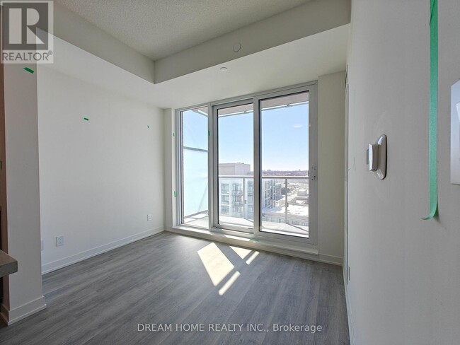 Photo du bâtiment - 8119-A8119 Birchmount Rd