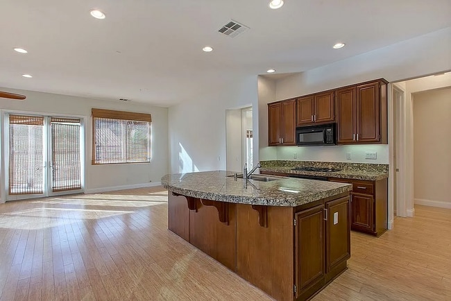 Building Photo - 27067 Sunningdale Way