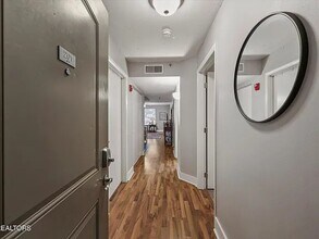 Building Photo - 1735 Lake Ave