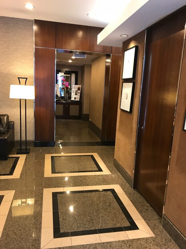 Foto del edificio - 2  Bedrooms and 1 bath River North Apartment