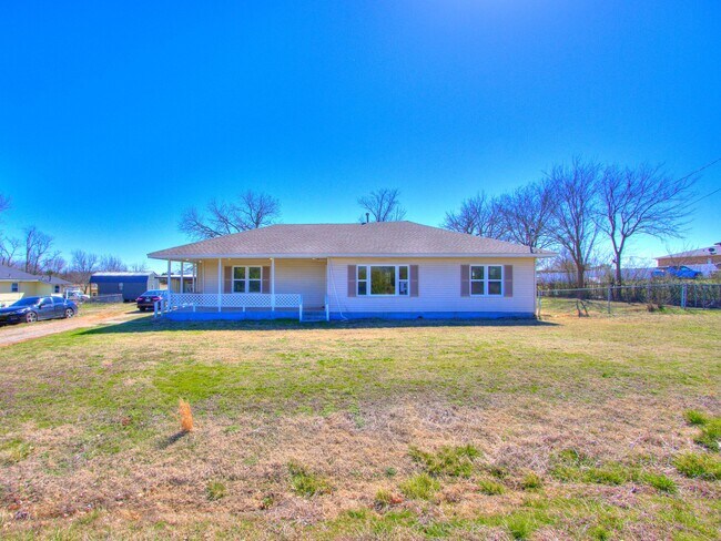 Foto del edificio - 37005 Lake Rd