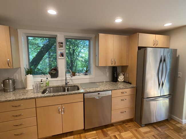 Building Photo - 27R Eliot St