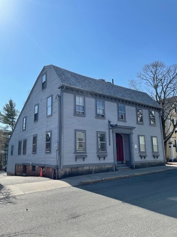 9 State St Unit 2, Marblehead, MA 01945 Room for Rent in Marblehead