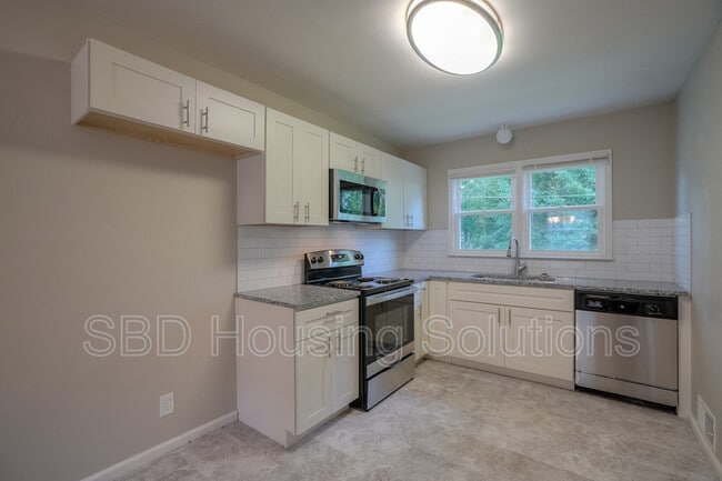 Foto del edificio - 10104 Bellaire Ave