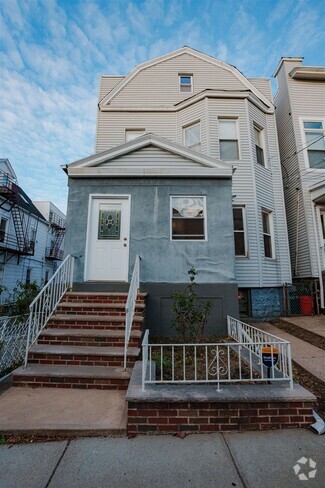 Building Photo - 66 46th St