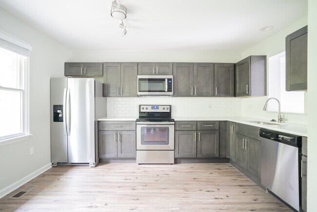 Foto del edificio - Fully Remodeled 3 Bedroom Town Home!