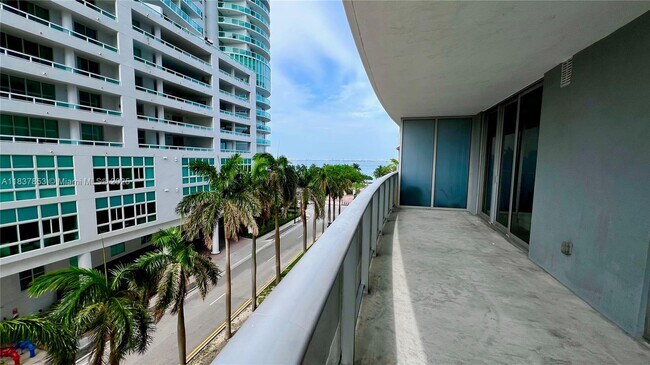 Foto del edificio - 488 NE 18th St