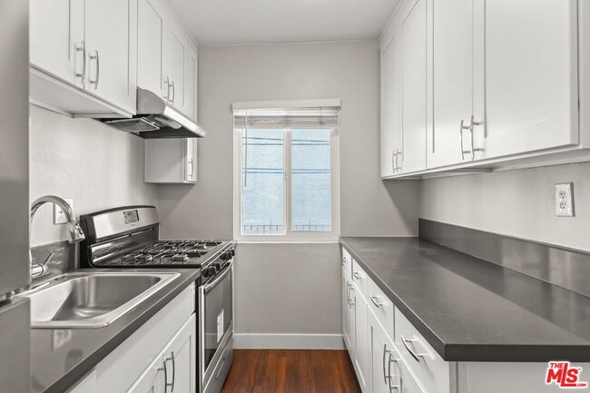 Foto del edificio - 5555 Carlton Way