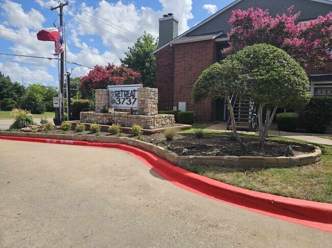 Foto del edificio - 3737 Timberglen Rd