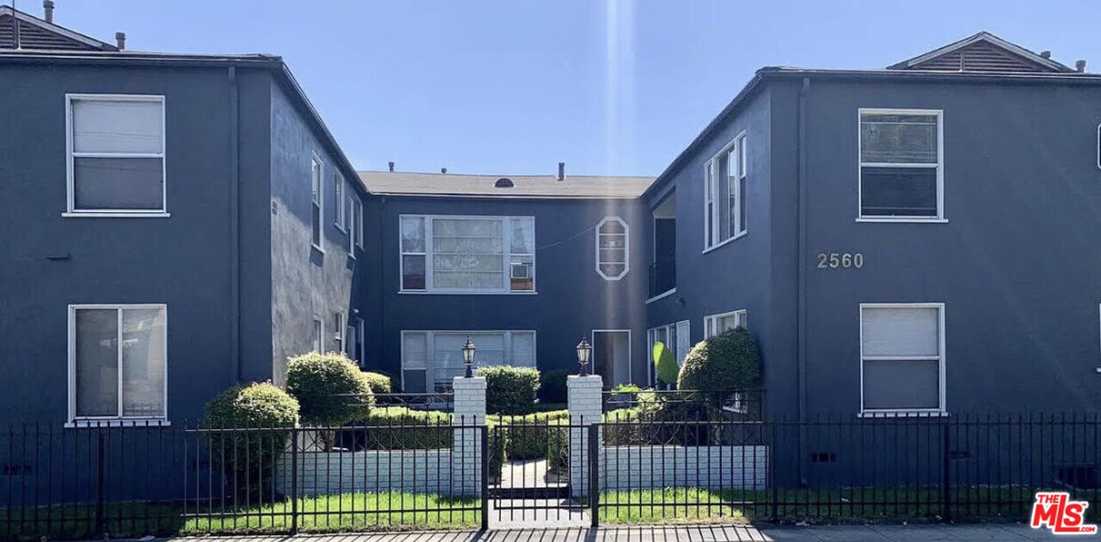 2560 W North Venice Blvd Unit 9, Los Angeles, CA 90019 Room for Rent