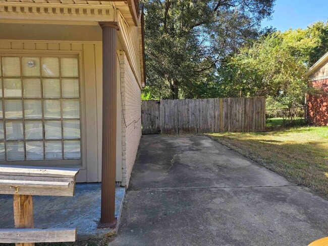 Building Photo - 4573 Appleville St