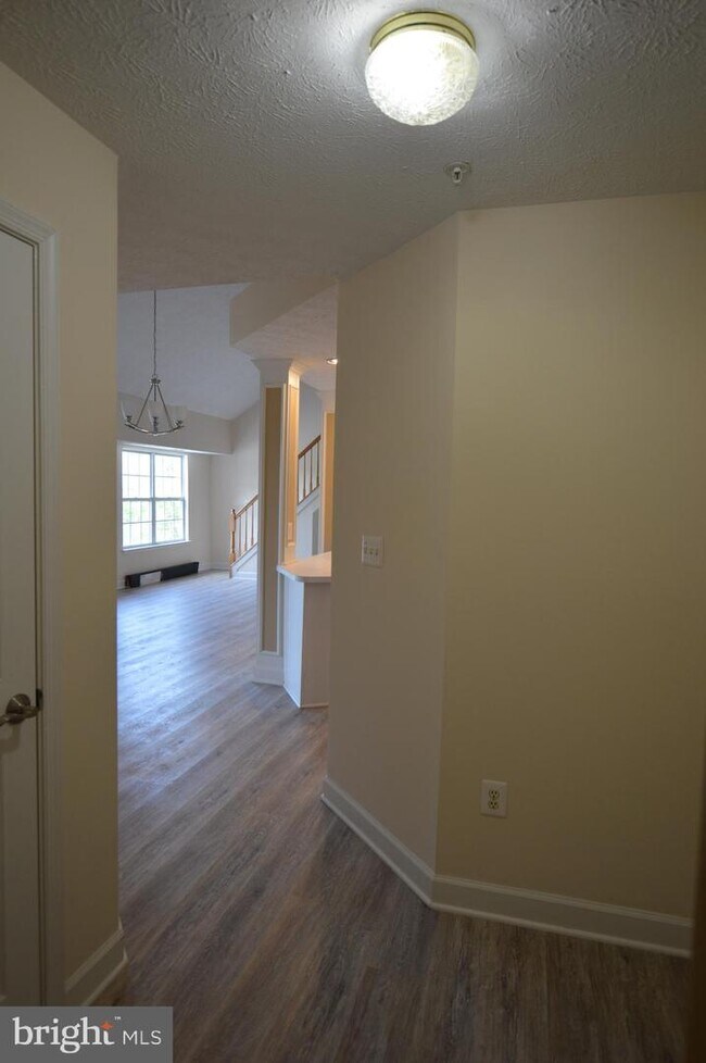 Building Photo - 6501 Springwater Ct