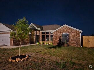 Building Photo - 324 Marsanne St