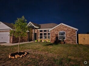 Building Photo - 324 Marsanne St