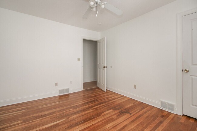 Foto del edificio - 3372 Sutton Rd