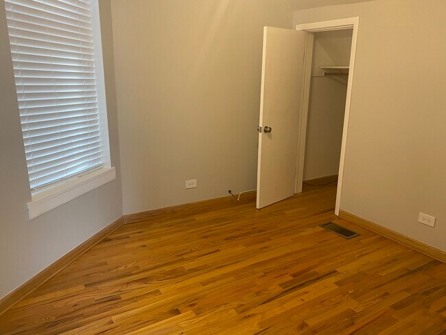 Building Photo - 1514 N Honore St