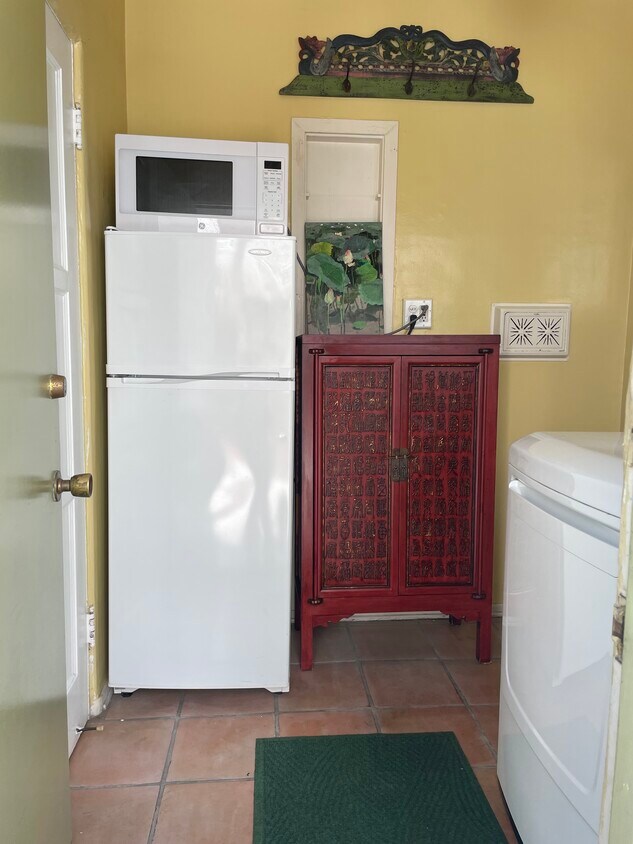 Entry from driveway - 8140 Blackburn Ave