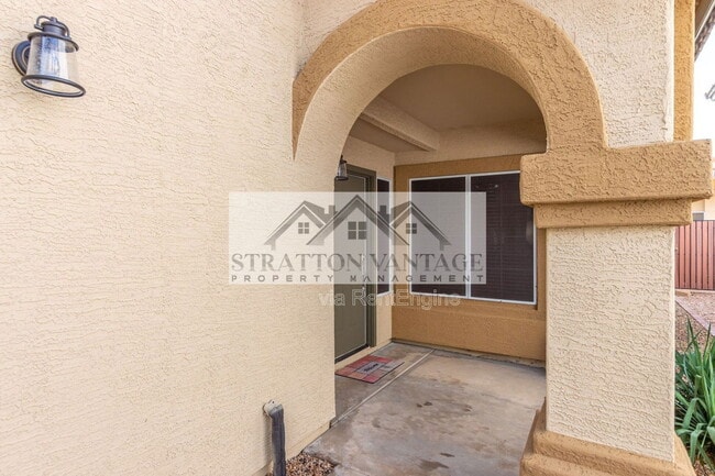 Foto del edificio - 3719 E Inverness Ave