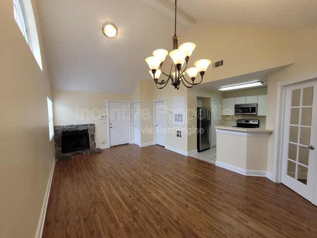 Building Photo - 575 Bloomington Ct