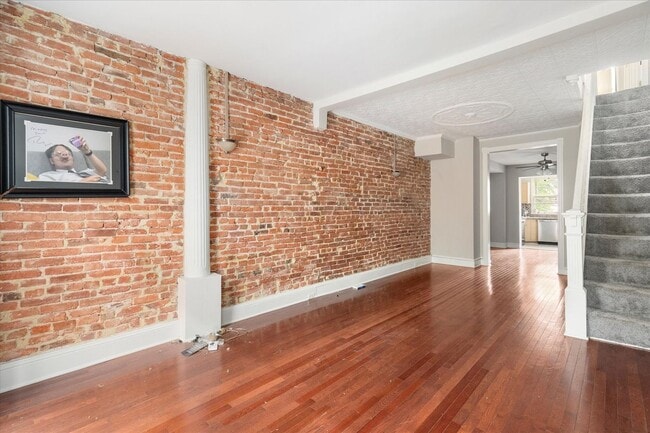 Building Photo - Stylish & Spacious 2 Bed, 1 Bath Home