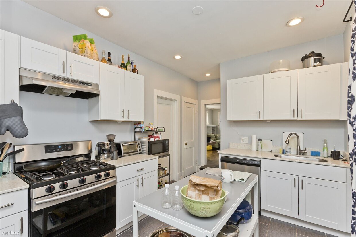 Primary Photo - 2 br, 1 bath Condo - 3557 W Wrightwood Ave