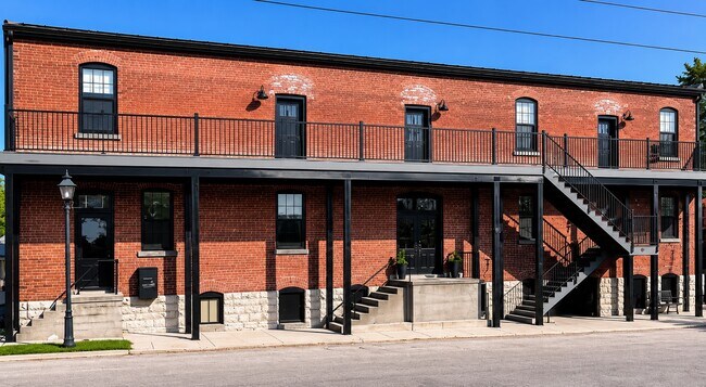 Exterior of Building: The top floor has three apartments and the main floor is a professional space - 101 W Broadway St