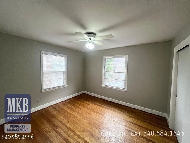 Foto del edificio - 2314 Wycliffe Ave SW