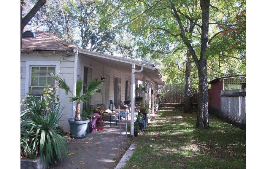 Building Photo - 7571 Twin Oaks Ave