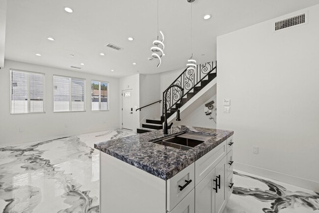 Foto del edificio - 15209 Cohasset St