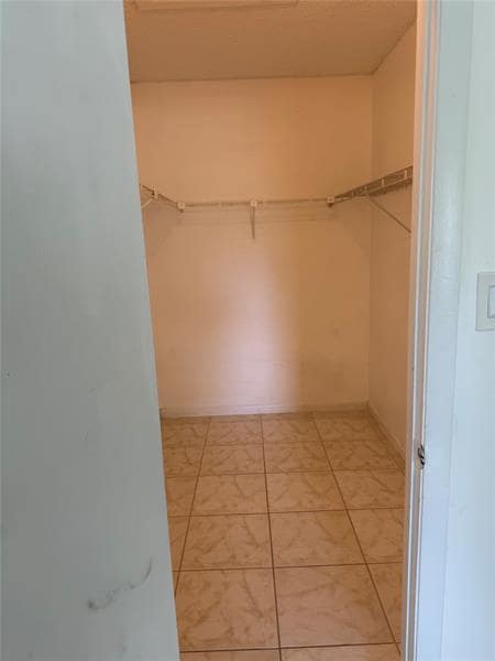 Building Photo - 6040 Shaker Wood Cir