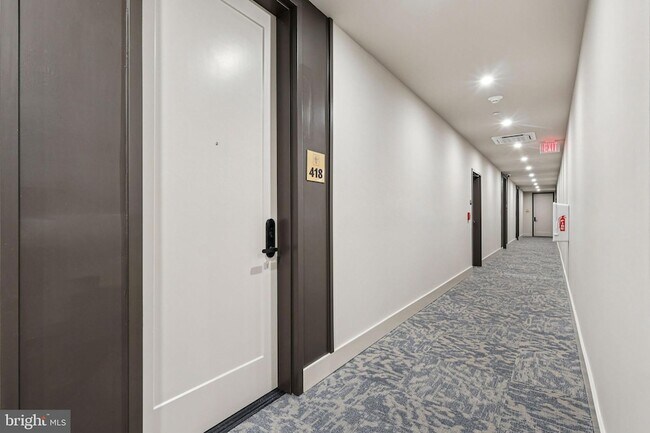 Foto del edificio - 30 W Allens Ln