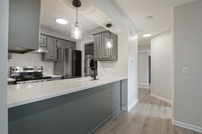 Foto del edificio - 12021 W 58th Pl