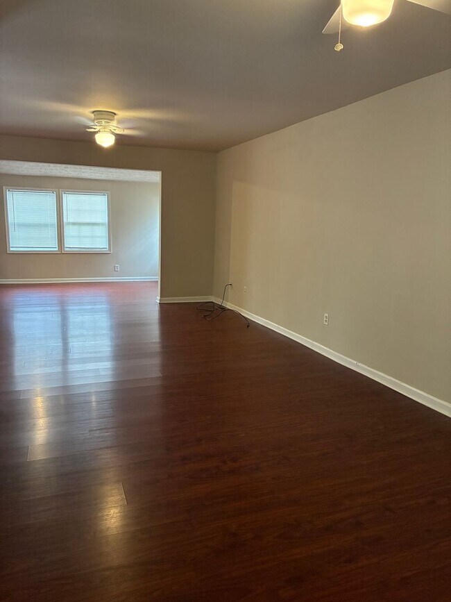 Foto del edificio - Beautifully Updated 3 Bedroom, 2 Bath Sing...