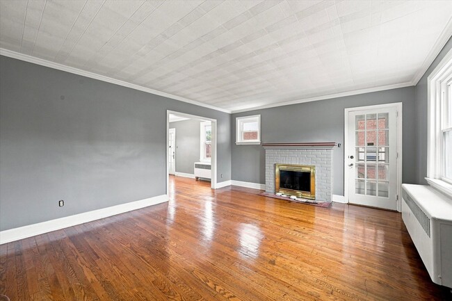 Building Photo - 309 W 38th St
