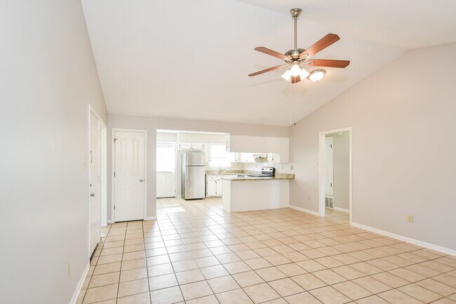 Foto del edificio - 7110 Redfern Dr