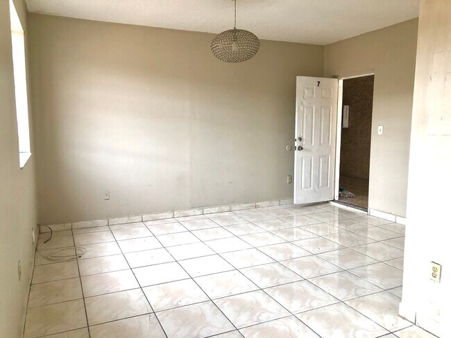 Foto del edificio - 845 SW 4th St