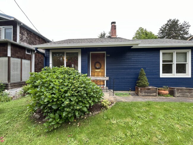 Building Photo - Cozy Single-Level Home with Hardwood Flooring, Washer/Dryer & Detached Garage